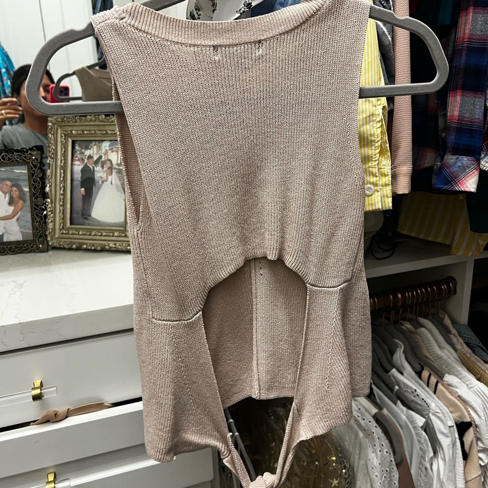 Vici top, cute back details